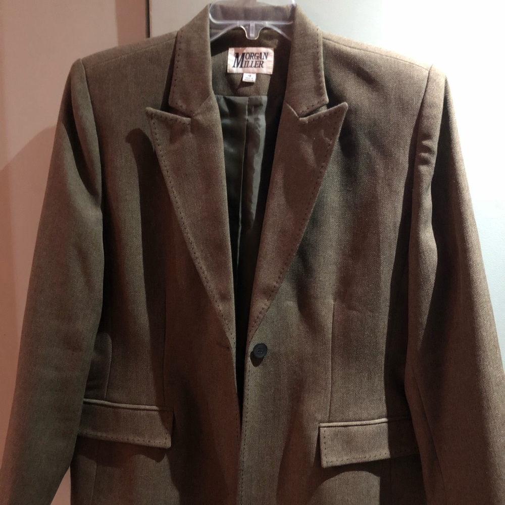 Smart blazer with stylish stitched lapels